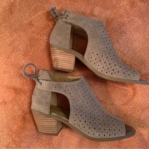 Lucky Brand-Tan Suede Peephole Ankle Sandals-7.5